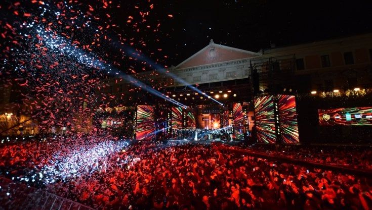 Capodanno in Puglia, da Capossela a Rkomi: tutti i grandi eventi provincia per provincia
