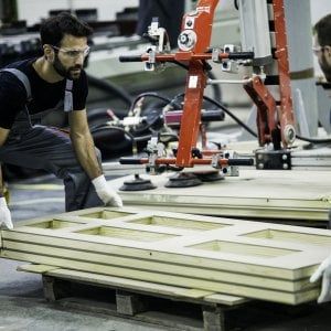 L'industria rallenta: produzione in calo a gennaio 