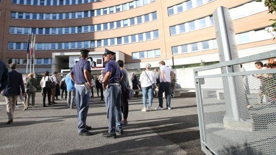 Brescia: sesso in cambio di firme su atti e certificati, condannato dipendente comunale