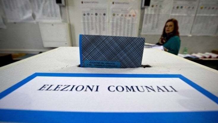 Voto elettronico dal 2023: "Ora troppi rischi per la cybersicurezza". Referendum e amministrative, rinviato il decreto in cdm