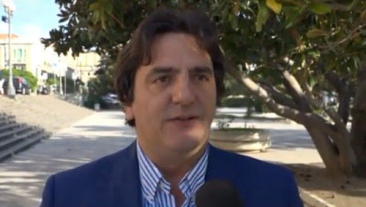 Onora Mussolini e Facebook lo blocca. Il consigliere messinese ora chiede il risarcimento