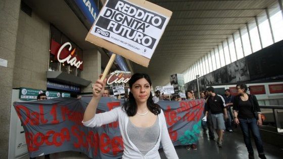 Roma, in piazza la protesta dei precari, dei cococo e dei disoccupati: " Servono risorse per chi è rimasto indietro"