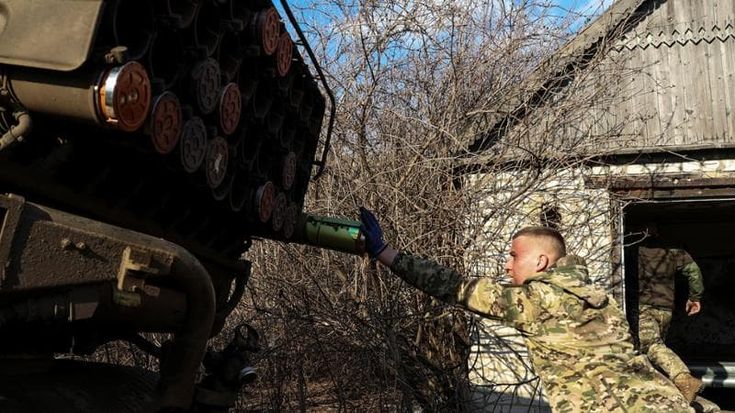 La spinta russa per l’offensiva e le difficoltà di Kiev. Tra robot cingolati e droni, il conflitto entra in una fase cruciale