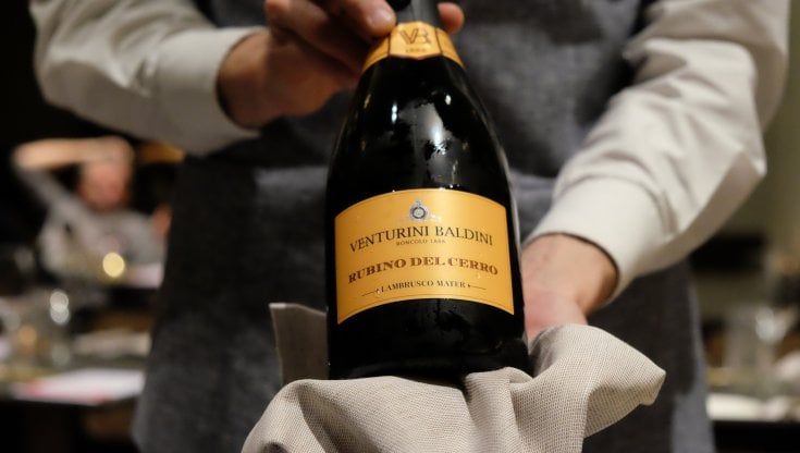 Vino, il “Giro del mondo con il Lambrusco”: una serie per approfondire gli accostamenti con la cucina etnica