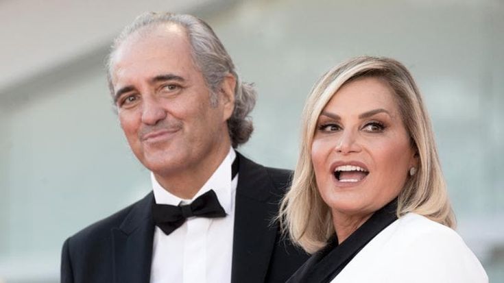Simona Ventura e Giovanni Terzi denunciano uno stalker: “È tre anni che ci minaccia”