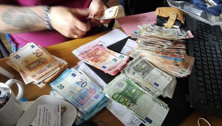 Tassi sino al 490% in un anno: a Catania arrestati otto strozzini