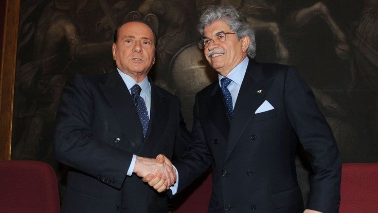 Centrodestra, riecco Antonio Razzi: "Cerco i voti per portare Berlusconi al Quirinale. Con Draghi premier, sarebbero come Messi-Ronaldo"