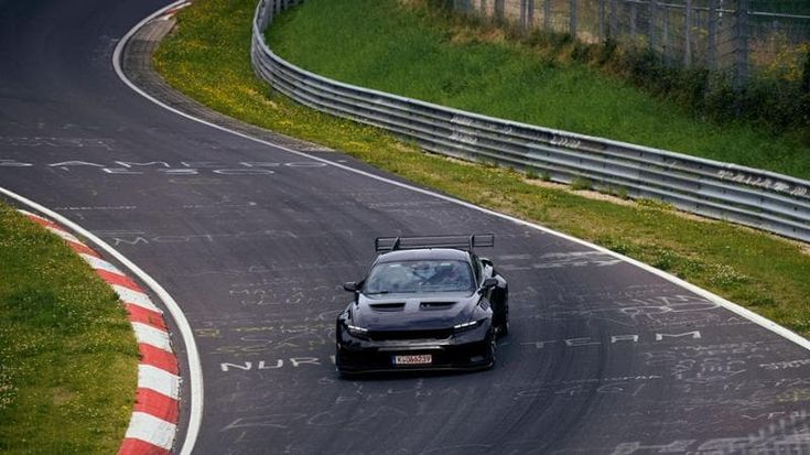 La Ford Mustang Gtd di serie da 815 Cv sotto i sette minuti al Nürburgring