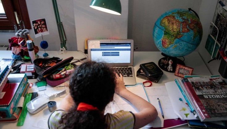 Scuola, primi sì alla Dad: in Puglia e Molise i sindaci fermano le lezioni in presenza. "Troppi contagi con Omicron"