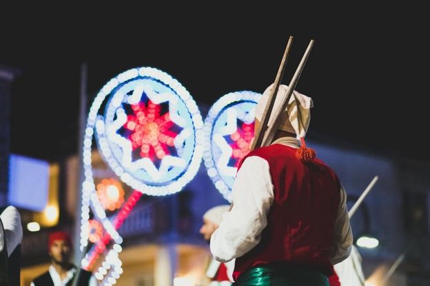 L’identità in un canto rituale: “Torri in festa” racconta la ‘ndrezzata di Ischia