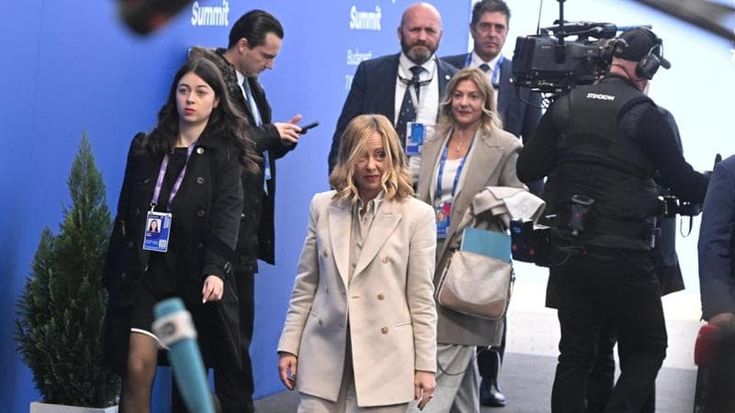 “Al lavoro malata, non ho diritti”. Polemica sull’sms di Meloni