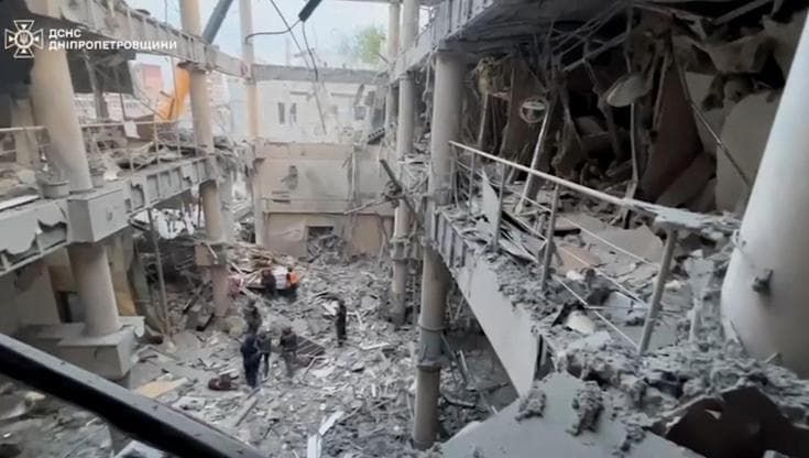 Nuovo attacco aereo russo sull'Ucraina con droni e missili: a Kryvyi Rih colpito un hotel