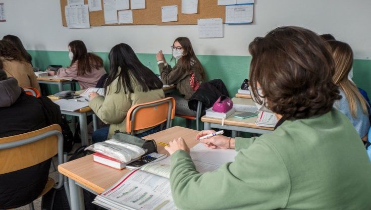 Scuola, mamma Rossella: "Mia figlia ancora in Dad per scelta: troppi contagi"