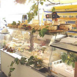Un consumatore su quattro acquista 'falsi' per risparmiare