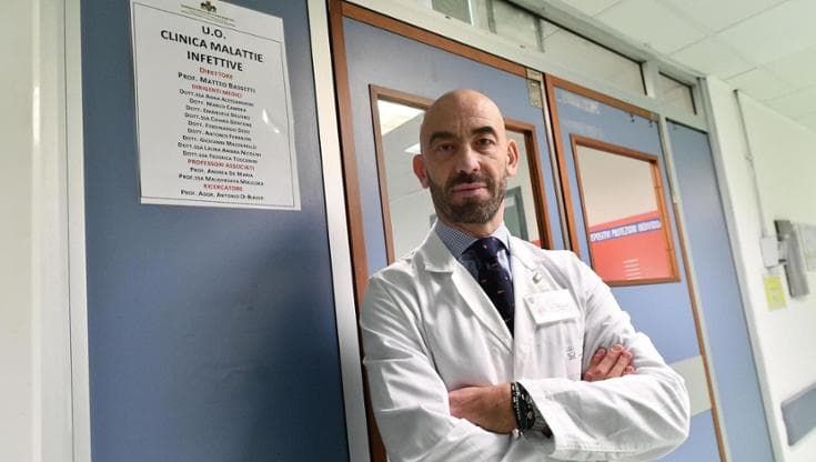 Il ritorno del Covid, Bassetti: “Variante contagiosa e la popolazione non è più immunizzata”