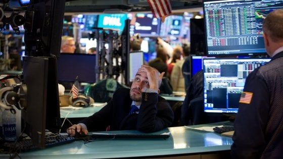 Crollo del petrolio e dei future su Wall Street, segnali premonitori di un lunedì nero