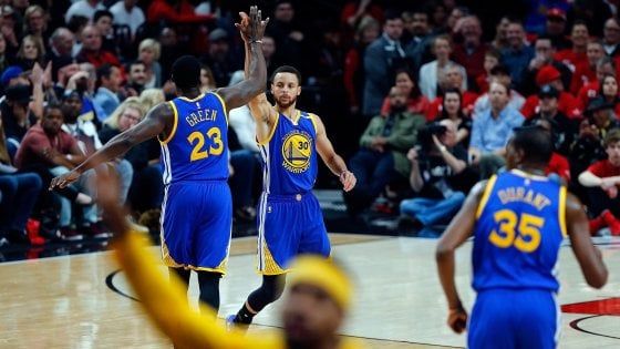 Basket, playoff Nba: Curry trascina Golden State al secondo turno, ok Toronto e Atlanta