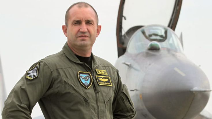Caduto Orbán se ne fa un altro? Chi è il filorusso Radev, ex top gun, verso la vittoria in Bulgaria