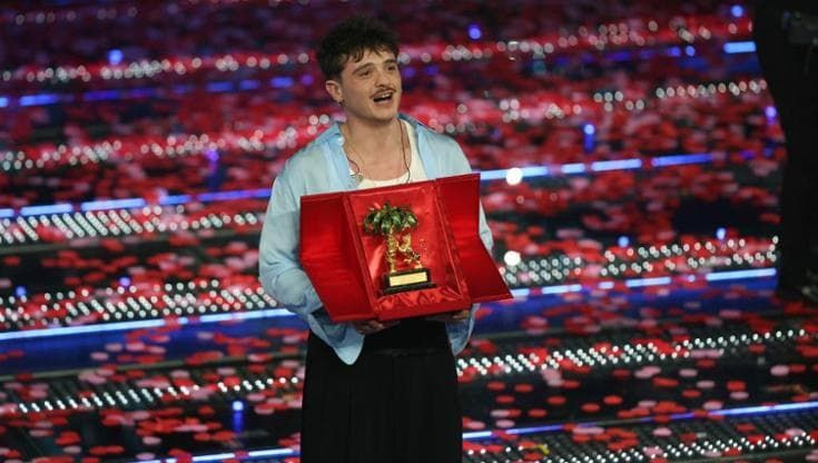 La balorda nostalgia di Sanremo: Olly torna al Festival da ospite