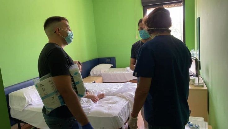 Afghanistan, Amir ha 5 anni ed è rifugiato a Bari con la sua famiglia: "Spaesati e stressati, eppure lui sorride"