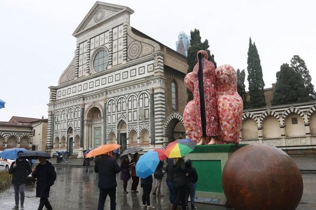 Maestà tradita, l'opera di Pesce in piazza Santa Maria Novella