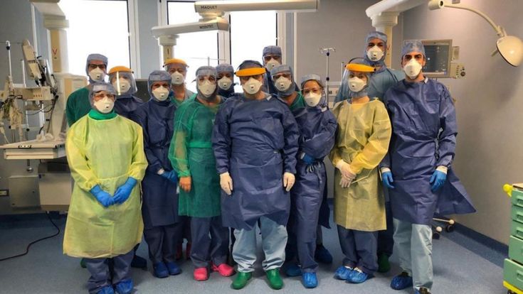 "Quei pazienti rischiano", la battaglia dei medici per non liberare i reparti