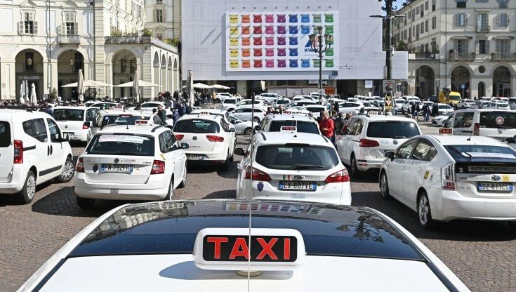 Taxi, dalla Lega alla fronda Pd: il flirt dei partiti contro la liberalizzazione