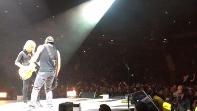 Gb, tributo dei Metallica alla Manchester Arena: suonano "Don't look back in anger"