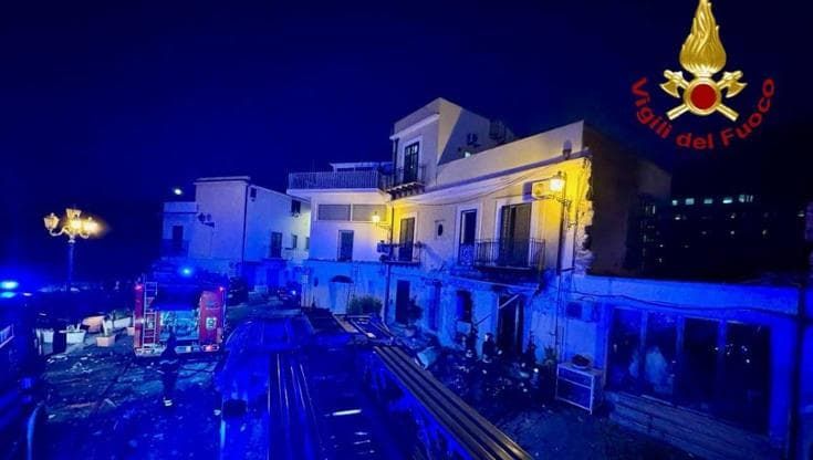 L’esplosione dell’Arenella, si indaga sulle cause. Non esclusa la natura dolosa dell’incendio