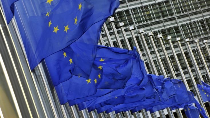 I cittadini e l’Europa, la fiducia nell’Ue cresce: è al 34% 