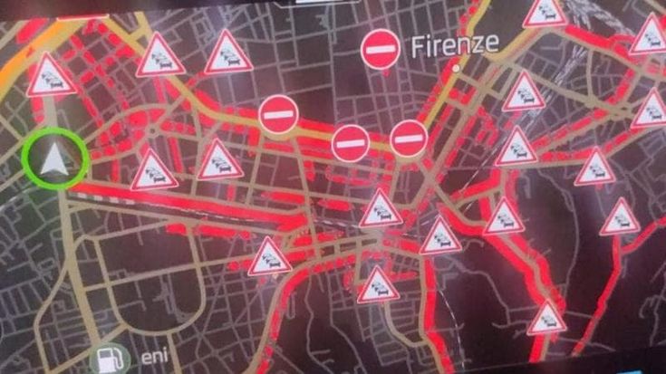 “Io bloccata da 3 ore in macchina, un inferno”. Storie e testimonianze di una giornata da incubo