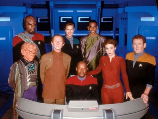 Fantascienza sul divano, da Bender all'Enterprise: le 50 serie tv migliori di tutti i tempi