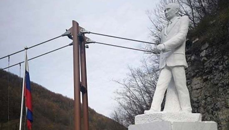 Vagli di Sotto, il segretario Pd contro la statua di Putin: "Va rimossa e distrutta"