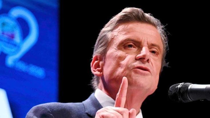 La grande trattativa per il dopo Sala: Forza Italia chiama Calenda