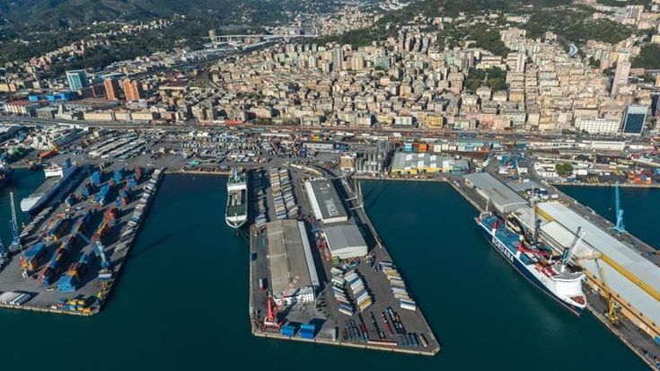 Depositi chimici del porto di Genova, i cittadini e i camalli: “Ora fermate il trasferimento a Ponte Somalia”