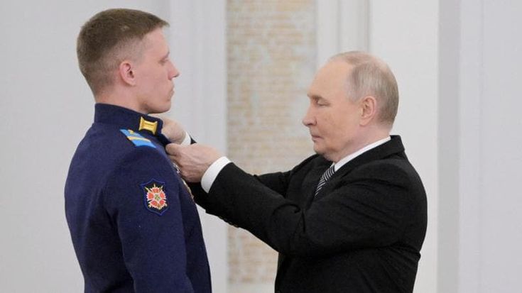Putin attacca: “Non rivoglio l’Urss ma per la storia il Donbass è nostro”