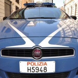 Firenze, lecca il viso a un turista e gli sfila l'orologio: il nuovo trucco dei rapinatori di strada