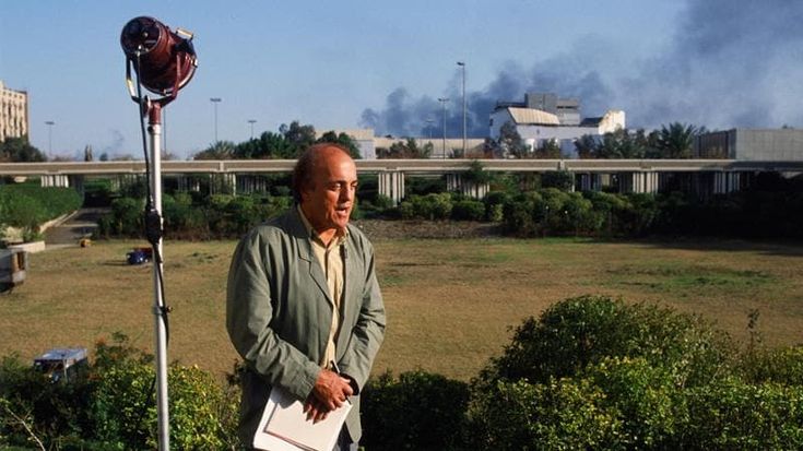 Peter Arnett, morto il corrispondente di guerra che ci fece conoscere le news in diretta