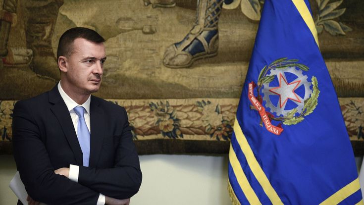 Sussurri e liste nere: così il metodo Rocco  governa il Movimento