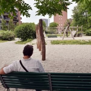 Milano, i genitori della 13enne disabile presa a sassate: "Vigliacchi, abbiamo denunciato quei bulli"