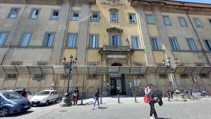 Il ballo di fine anno apre alle coppie omosessuali: nuova giravolta al Liceo Cicognini di Prato 