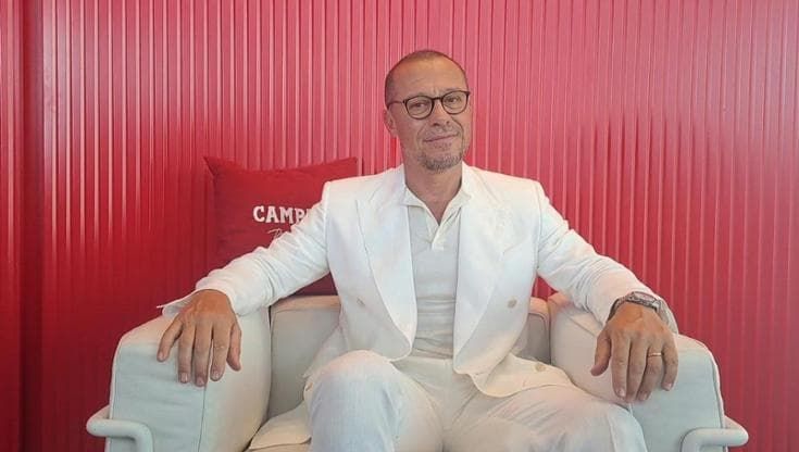 Stefano Accorsi: "A 18 anni facevo il bagnino, due anni dopo ho rischiato di vincere a Venezia. Che imbarazzo con Dennis Hopper"