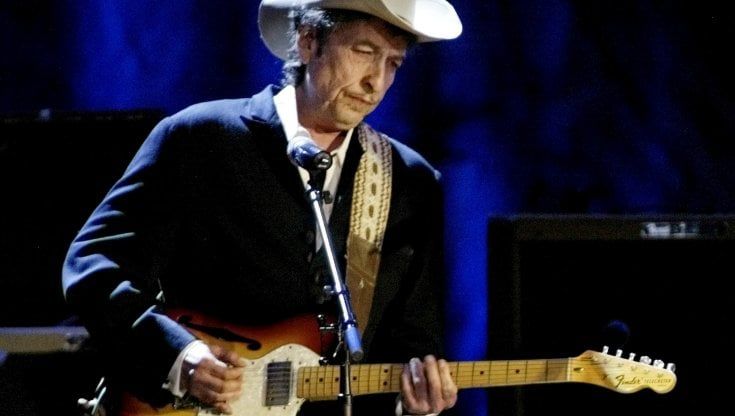Bob Dylan accusato di violenza sessuale su una ragazzina
