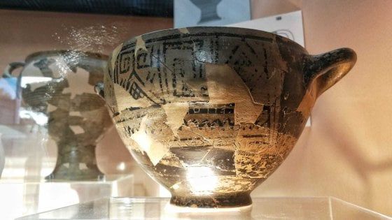  Ischia, oggi la Coppa di Nestore vola a Londra: racconterà la storia di Pithecusae