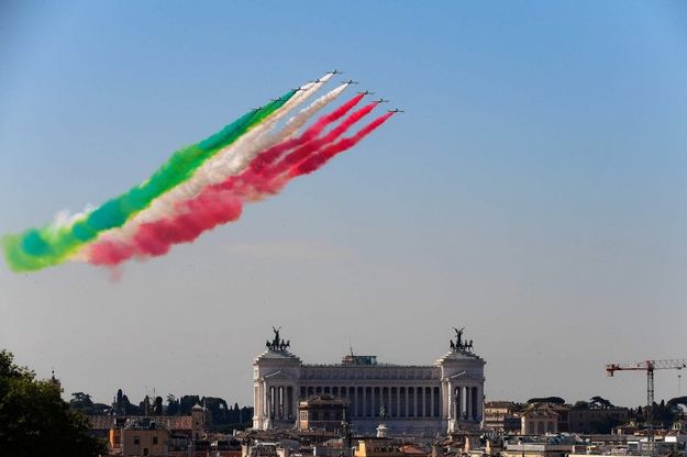 Festa della Repubblica, lo spettacolo delle Frecce Tricolori nel cielo di Roma