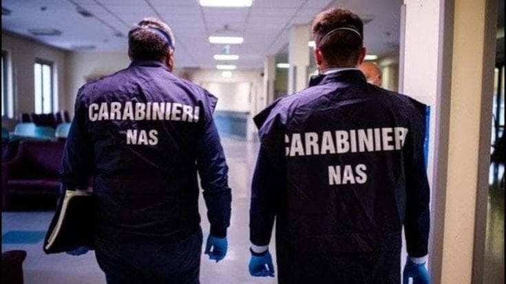 Neonato circonciso in casa su tavolo della cucina: denunciato medico. Ipotesi operazioni clandestine