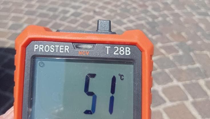 In città il suolo è rovente in piazze e cantieri: raggiunti i 56 gradi. Ecco i punti più caldi