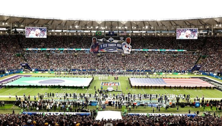 La Nfl “conquista” il Maracanà ma è polemica sull’erba dello stadio e il rischio per i giocatori