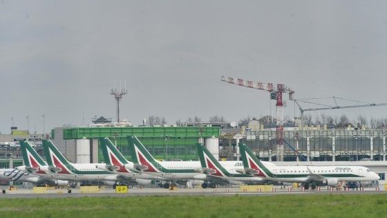 Alitalia, nel decreto coronavirus un nuovo salvataggio: strada spianata verso l'ingresso dello Stato