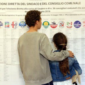 Bologna, seggi chiusi: l'affluenza sfiora il 60%